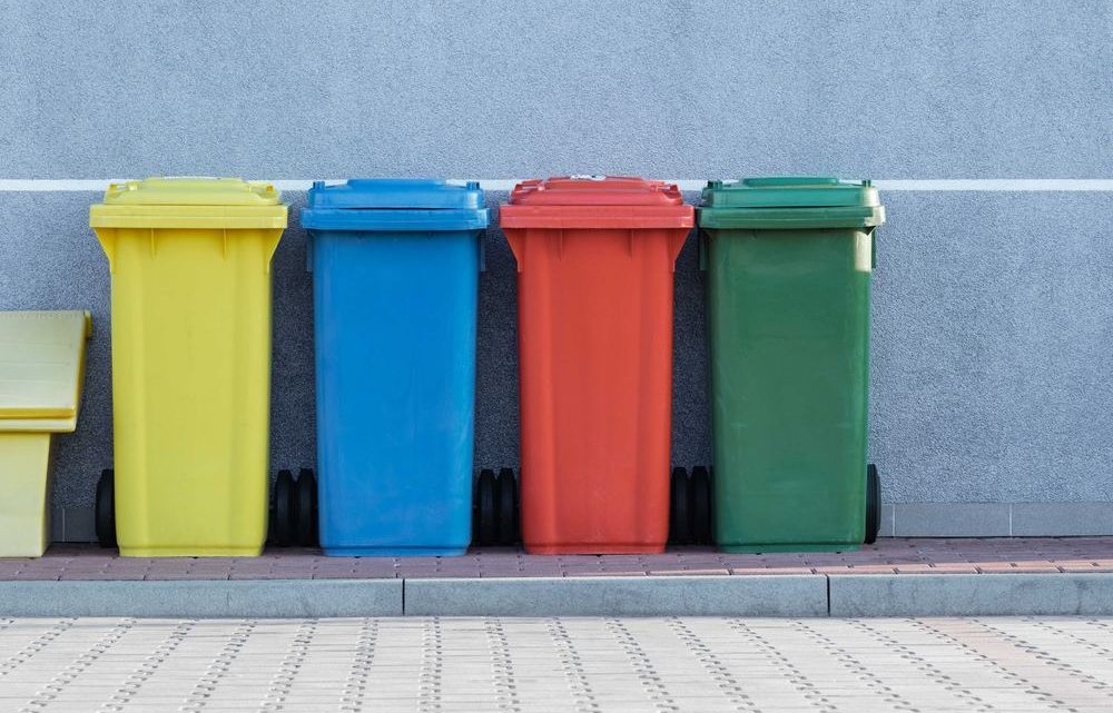 Samla skräpet i container Samla skräpet i container